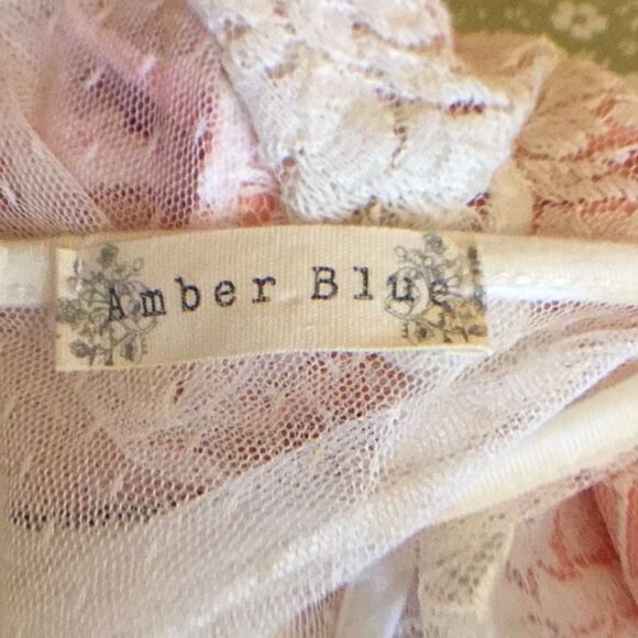 Pink dress with cream lace overlay in size large - Picture 8 of 8